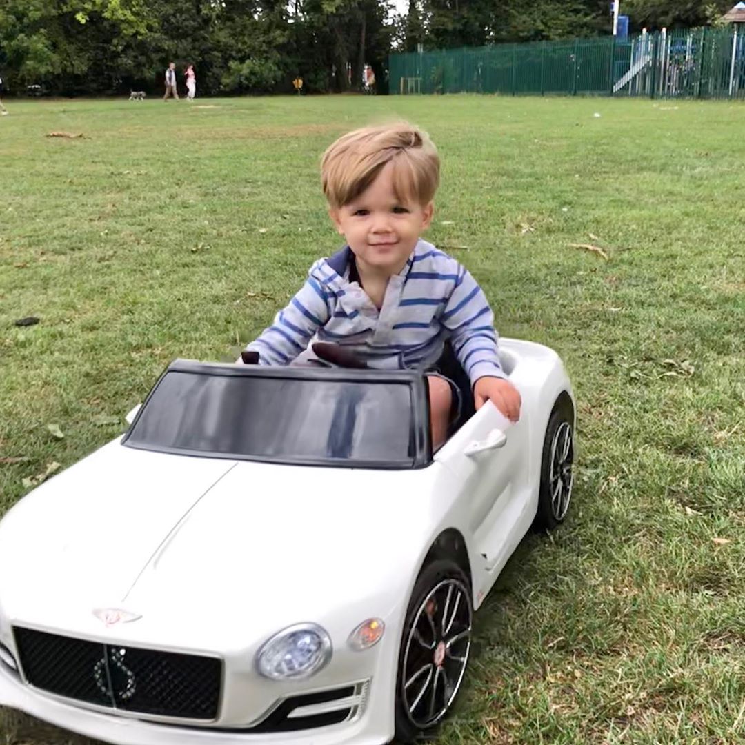Bentley Kiddie Cruiser: 12V Ride-On with LED Illumination, MP3 Player, Youthful Thrill on Wheels, White | HOMCOM