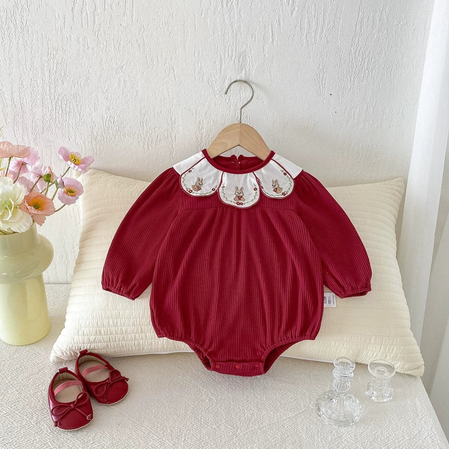 Autumn Hot Selling Baby Girls Red Long Sleeves Onesies Bodysuits with Rabbit and Flowers Embroidered Collar